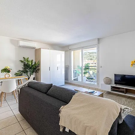 Bright One Bedroom With Parking And Terrace Apartamento