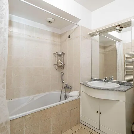 Апартаменты Bright One Bedroom With Parking And Terrace *