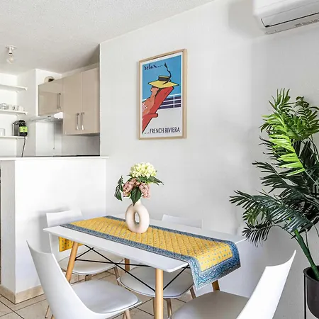 Bright One Bedroom With Parking And Terrace Апартаменты *