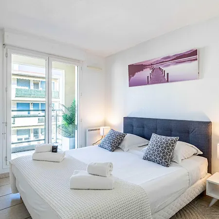 Bright One Bedroom With Parking And Terrace * Канны